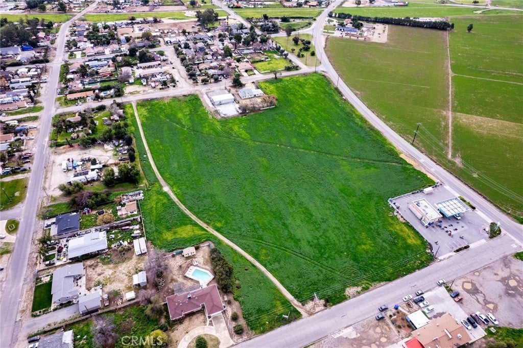 Lakeview Avenue, Nuevo