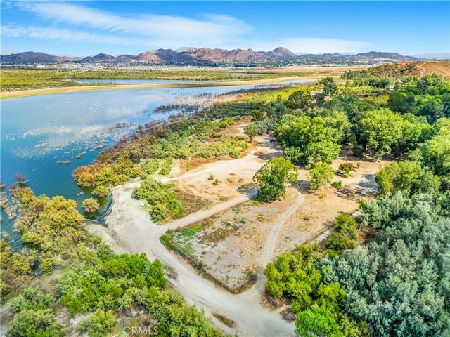 Grand Avenue, Lake Elsinore