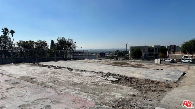 912 E Altadena Drive, Altadena