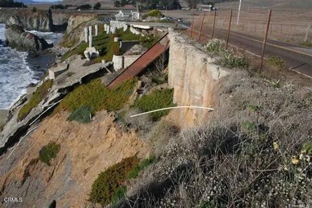 6083 Hwy 1, Bodega Bay
