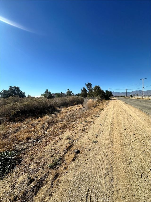 180 E Avenue P-2, Palmdale