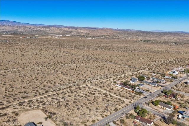 7442 Olympic Road, Joshua Tree