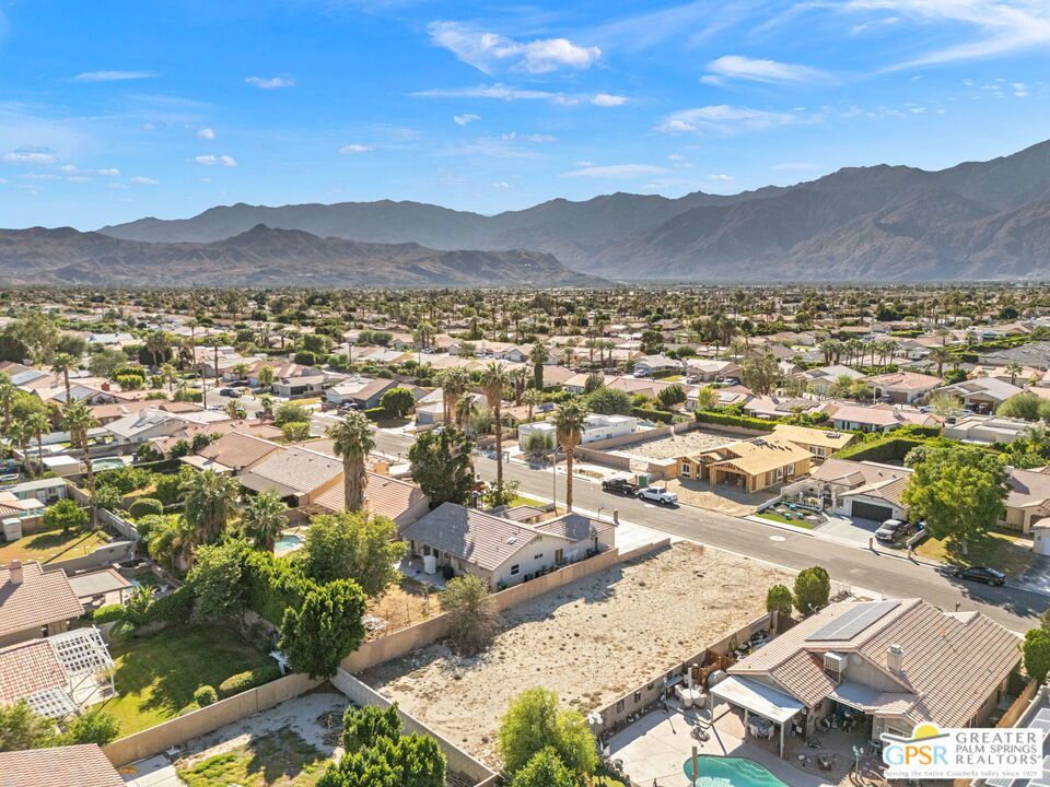 Avenida Juarez, Cathedral City