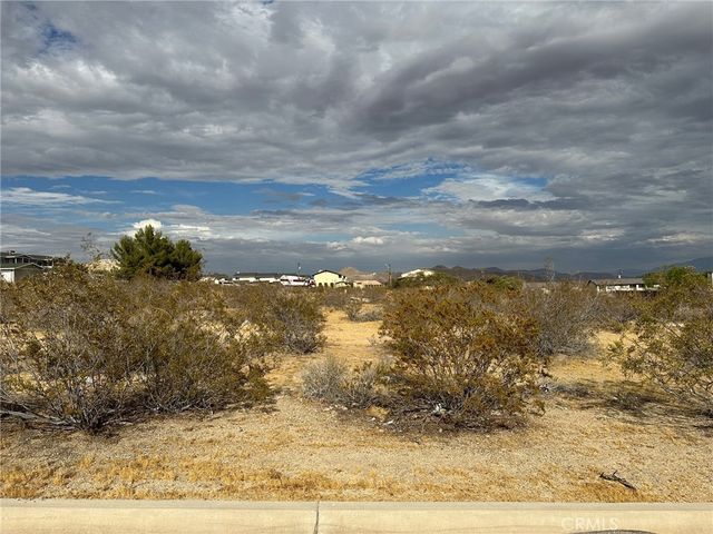 Wato Road, Apple Valley