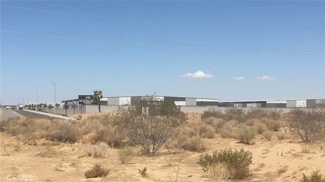 Raccoon Avenue, Adelanto