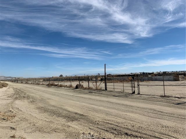 2551 Bella Dr, Adelanto