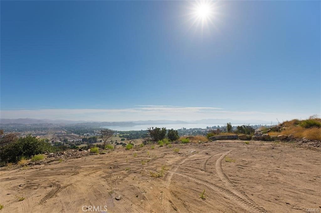 30 Lakeview, Lake Elsinore