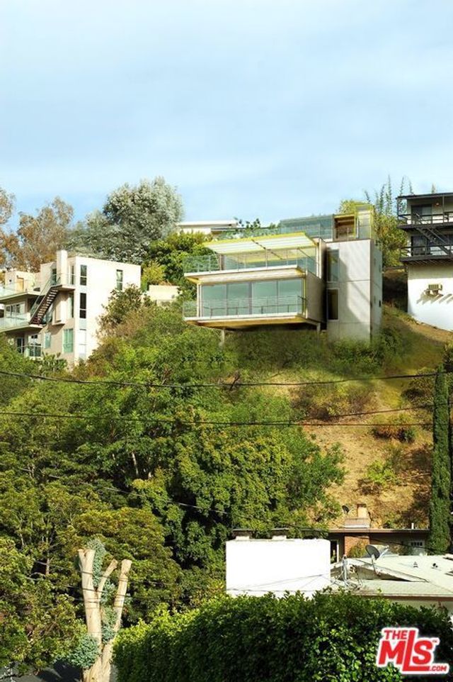 8413 Grand View Drive, Los Angeles