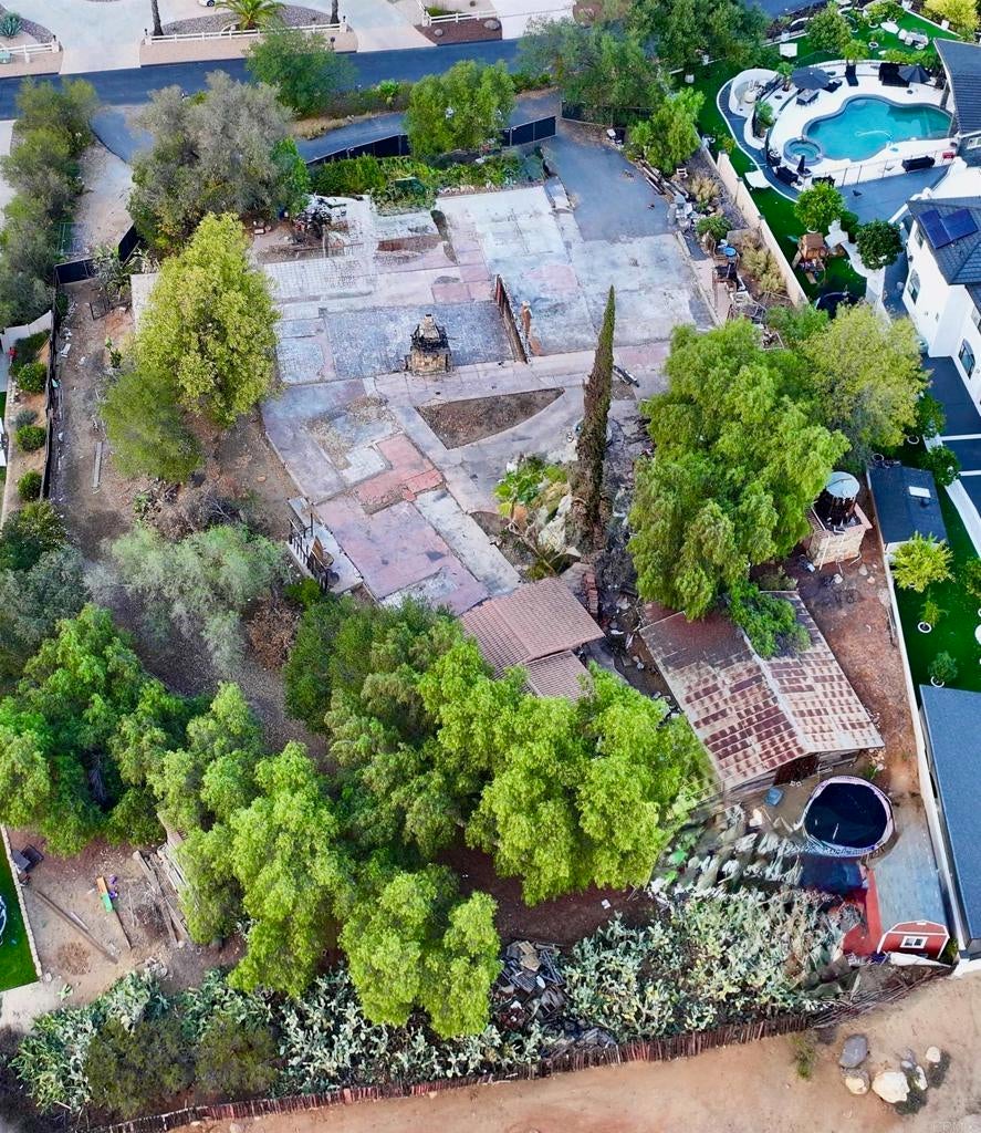 Photo of Listing #PTP2508732