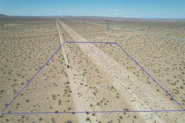38 Calico Road, Adelanto