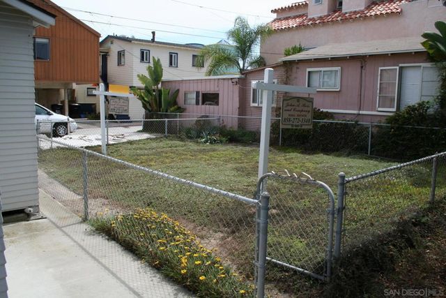 821 Portsmouth Ct, San Diego