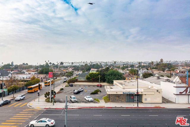 5471 Crenshaw Boulevard, Los Angeles