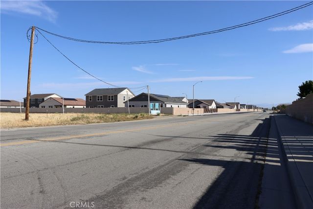 800 52nd Street W, Rosamond