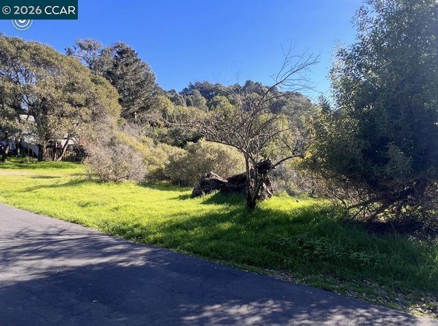 Sobrante Ave, El Sobrante