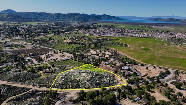 27 Starlight Mesa Drive, Hemet