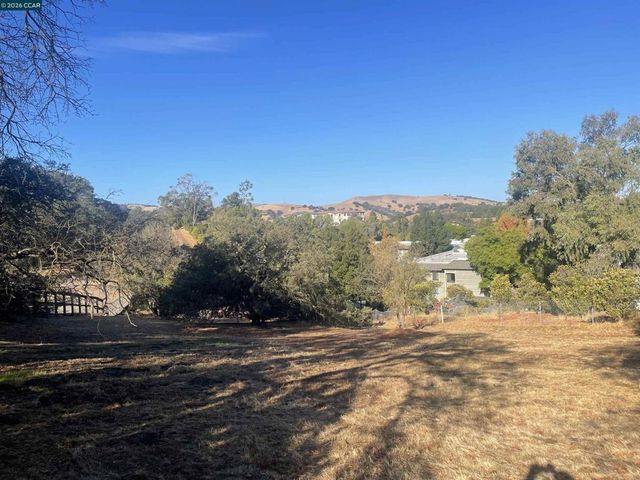 35 Hilltop Rd, Martinez