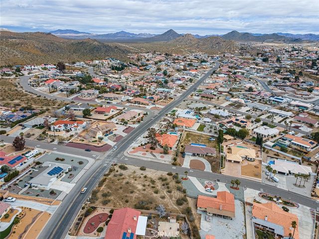 16499 Kamana Road, Apple Valley
