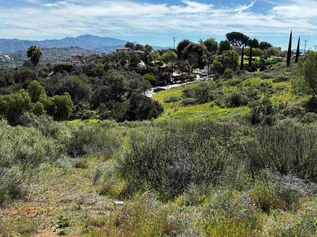Clarence, Escondido