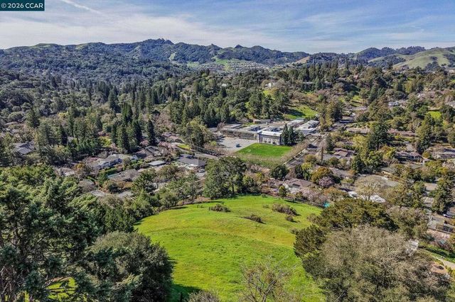 Park Lane Dr, Orinda