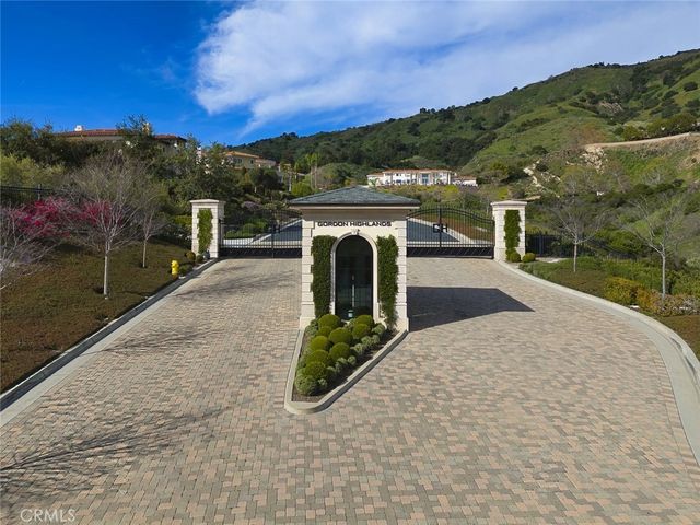 685 Gordon Highlands Road, Glendora