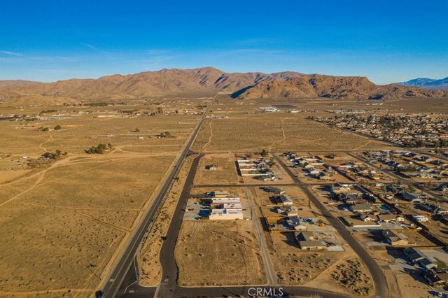 706 Outer Hwy 18 S, Apple Valley