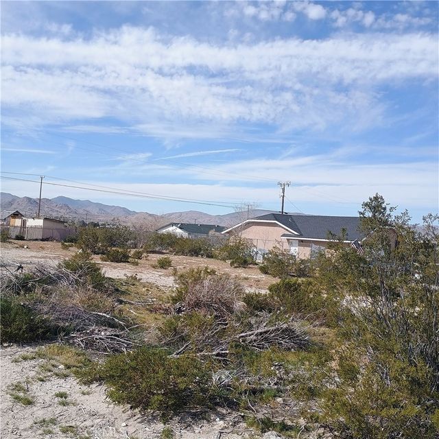Estrada, Lucerne Valley