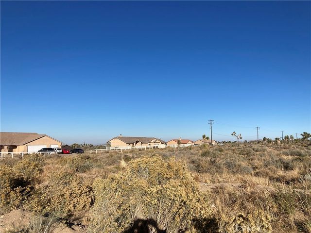 2 White Fox Trail, Phelan