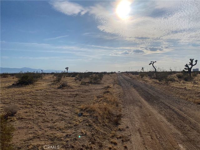 Primrose Rd, Adelanto