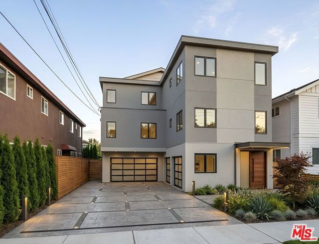 715 E 41st Place, Los Angeles