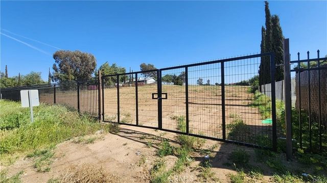 W Rider Street, Perris