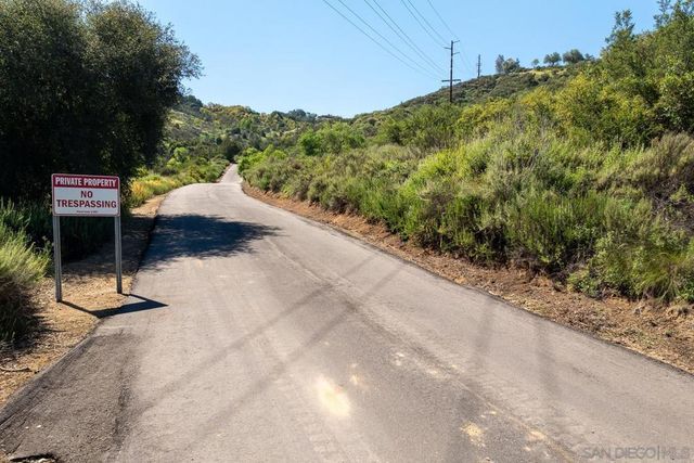 27995 Cougar Pass Rd, Escondido