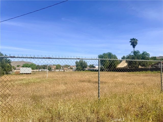 1666 E Rider, Perris