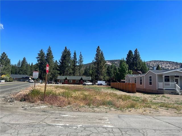 900 Greenway Drive, Big Bear City