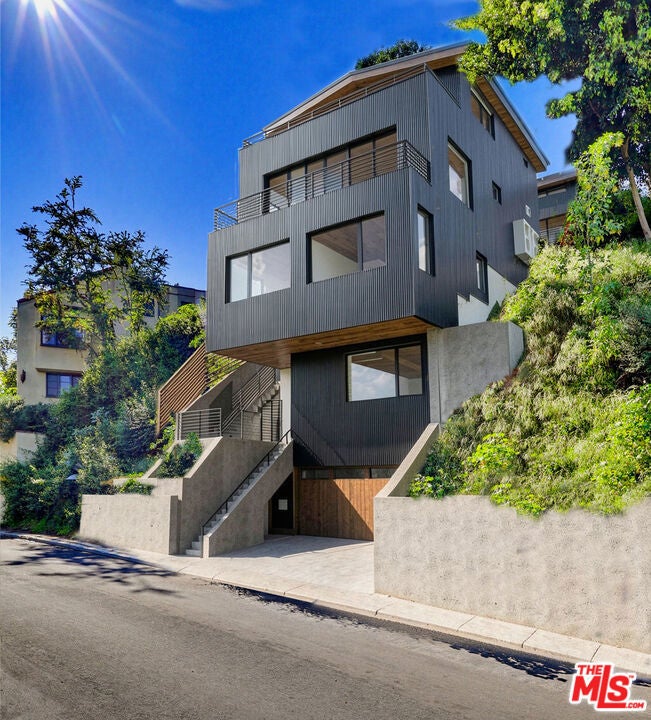 Photo of Listing #26671955