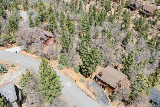 1530 Tuolumne Road, Big Bear City