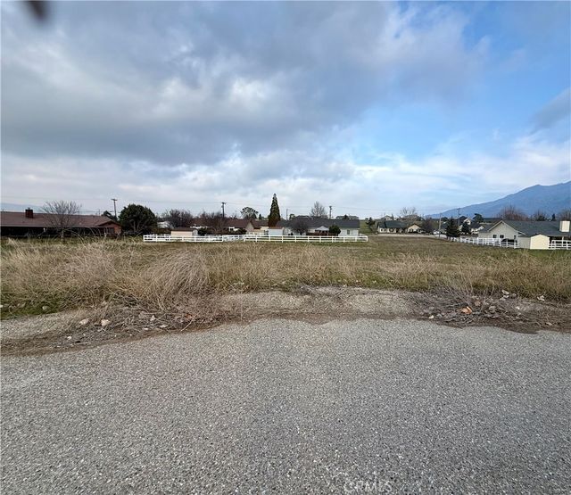 Burlingame Court, Tehachapi