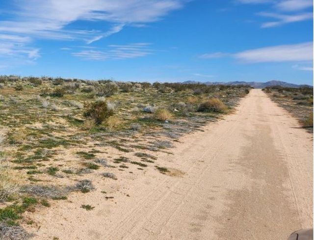 Sun Rose Street, Adelanto