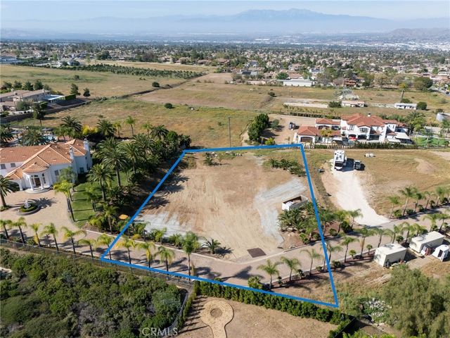 Lester Ave, Corona