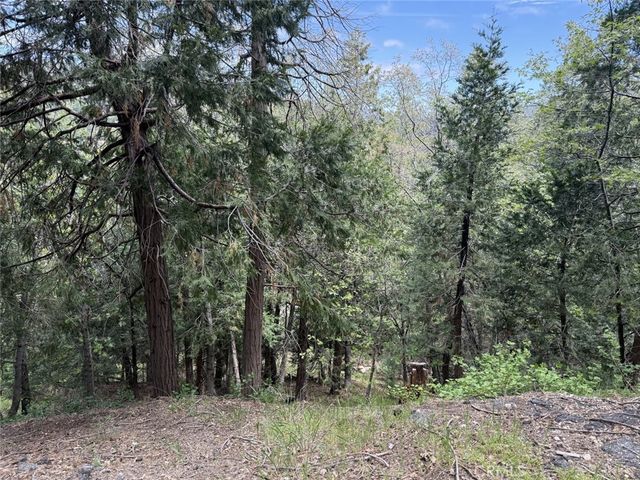 Alpine Court, Crestline