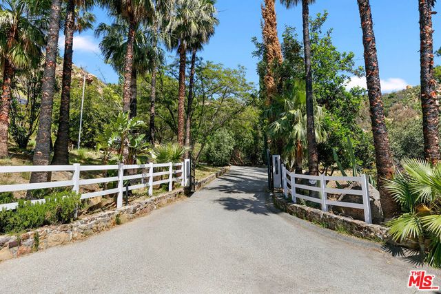 260 Loma Metisse Road, Malibu