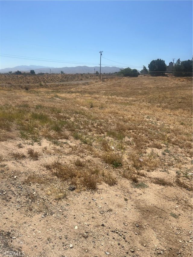 15 Hackberry Street, Hesperia