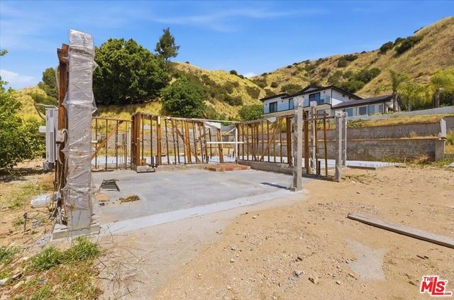 9865 Lanark Street, Sun Valley