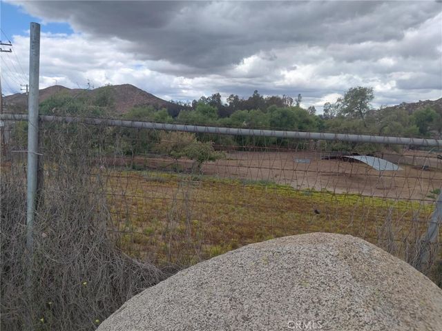 4 Holland Rd, Menifee