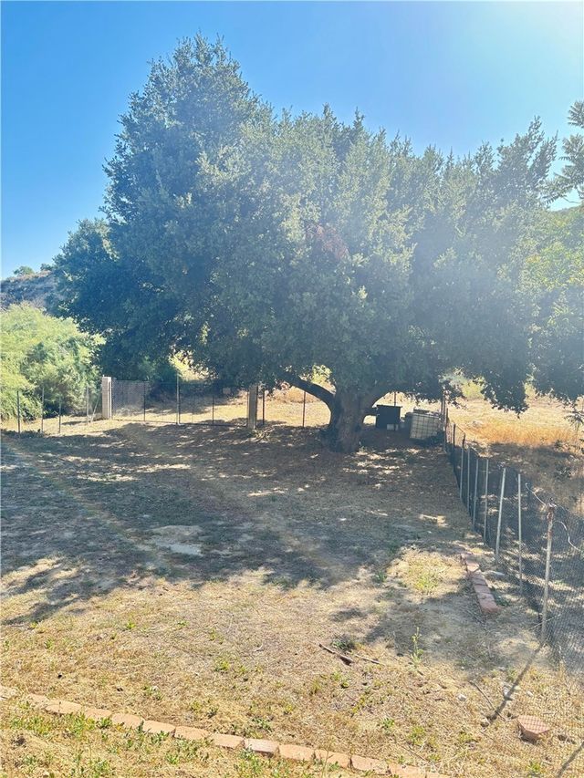 Chiquito Canyon Rd, Val Verde