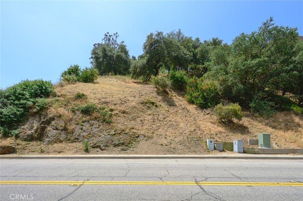 2589 E Chevy Chase Drive, Glendale
