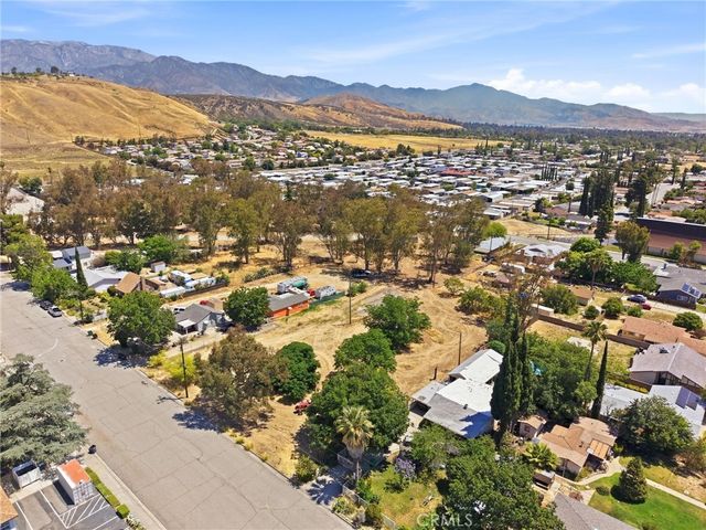 N Woodland Avenue, Banning