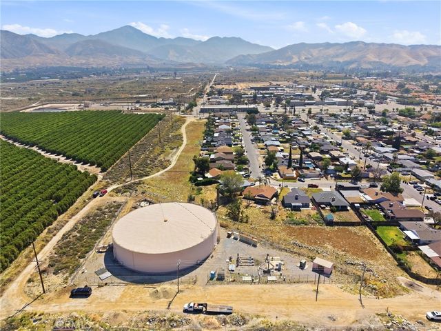 2016 San Bernardino Avenue, Mentone