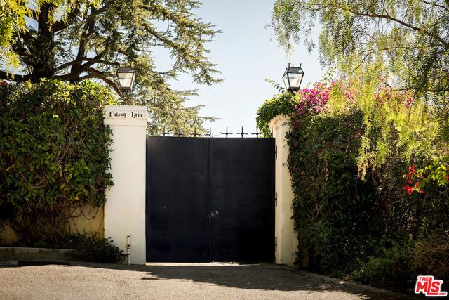 1436 Bella Drive, Beverly Hills