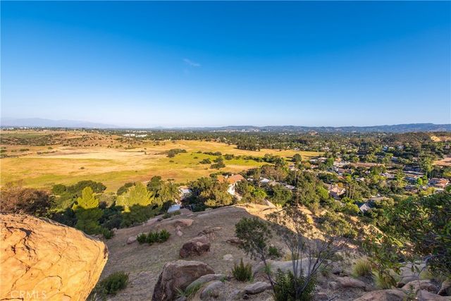 8740 Azul Drive, West Hills