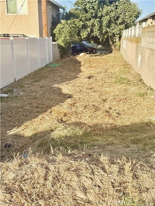 Elmcroft Avenue, Artesia